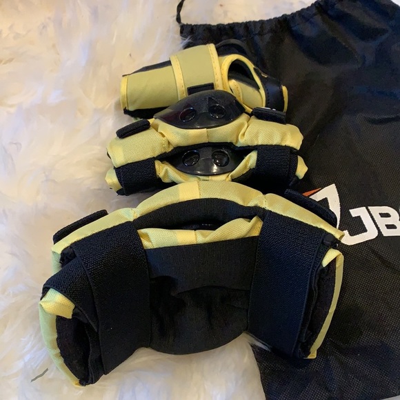 NEW WITHOUT TAGS, never worn JBM child knee, elbow and wrist guards in yellow - Picture 7 of 7